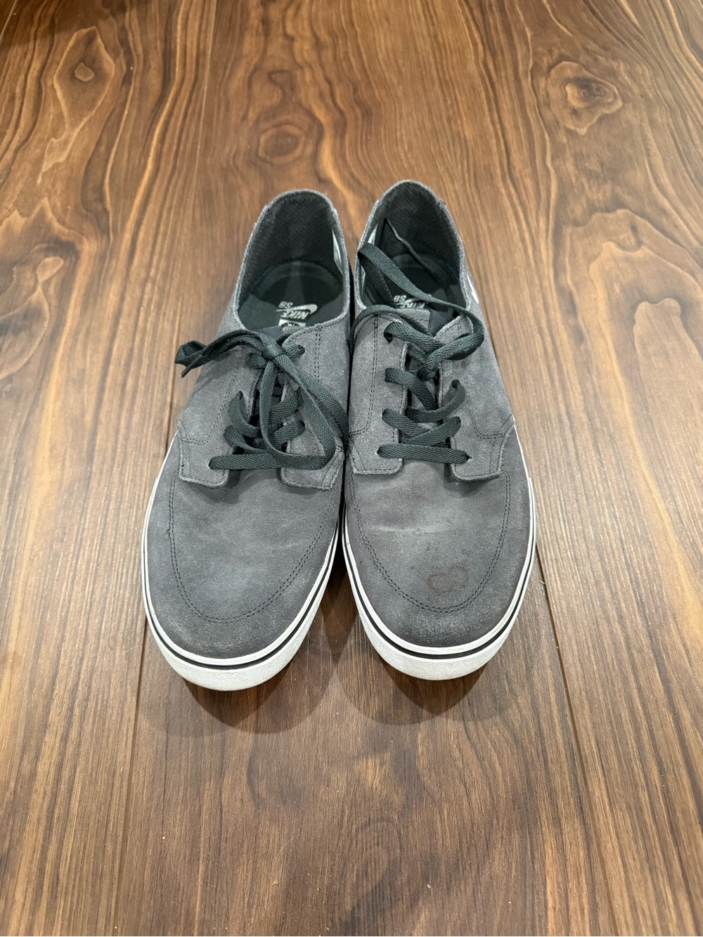 Nike SB Men's Gray Suede Low-Top Sneakers